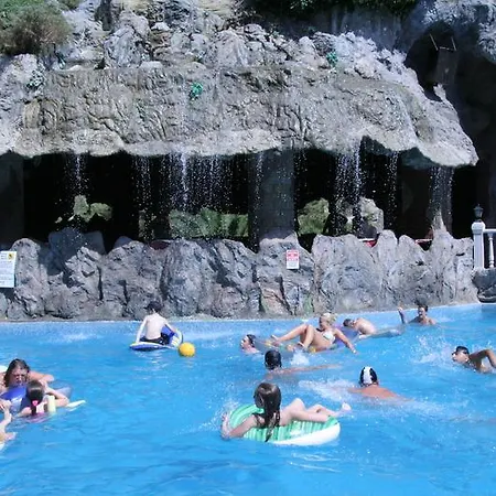 Szálloda Grand Aquarium İçmeler